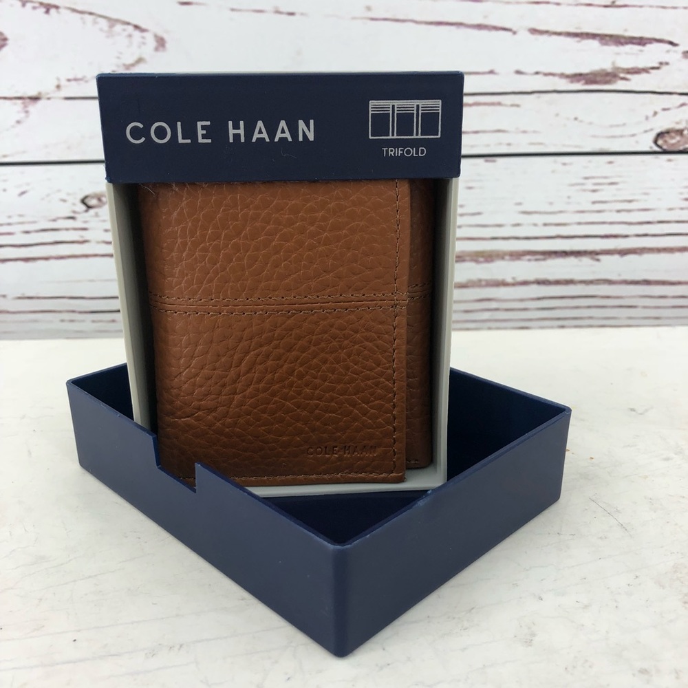 🆕COLE HAAN Pebble Leather Tri-Fold Wallet